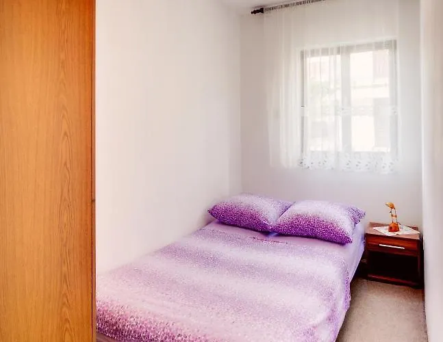 Apartment Apartments By The Sea Grebastica, Sibenik - 12588